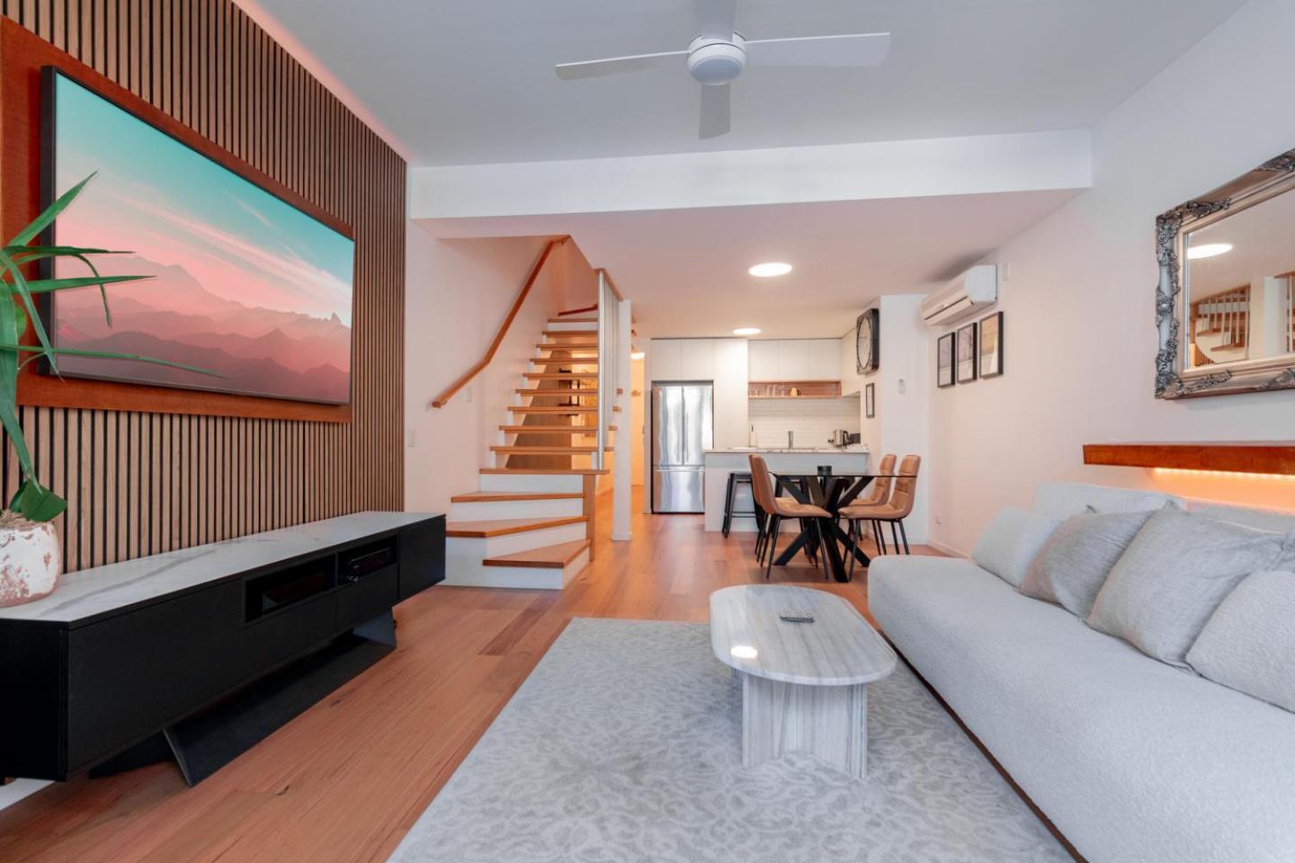 2 Bed Metres From Bulimba Ferry On Oxford Street *