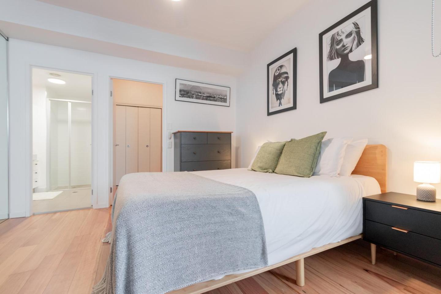 2 Bed Metres From Bulimba Ferry On Oxford Street Brisbane